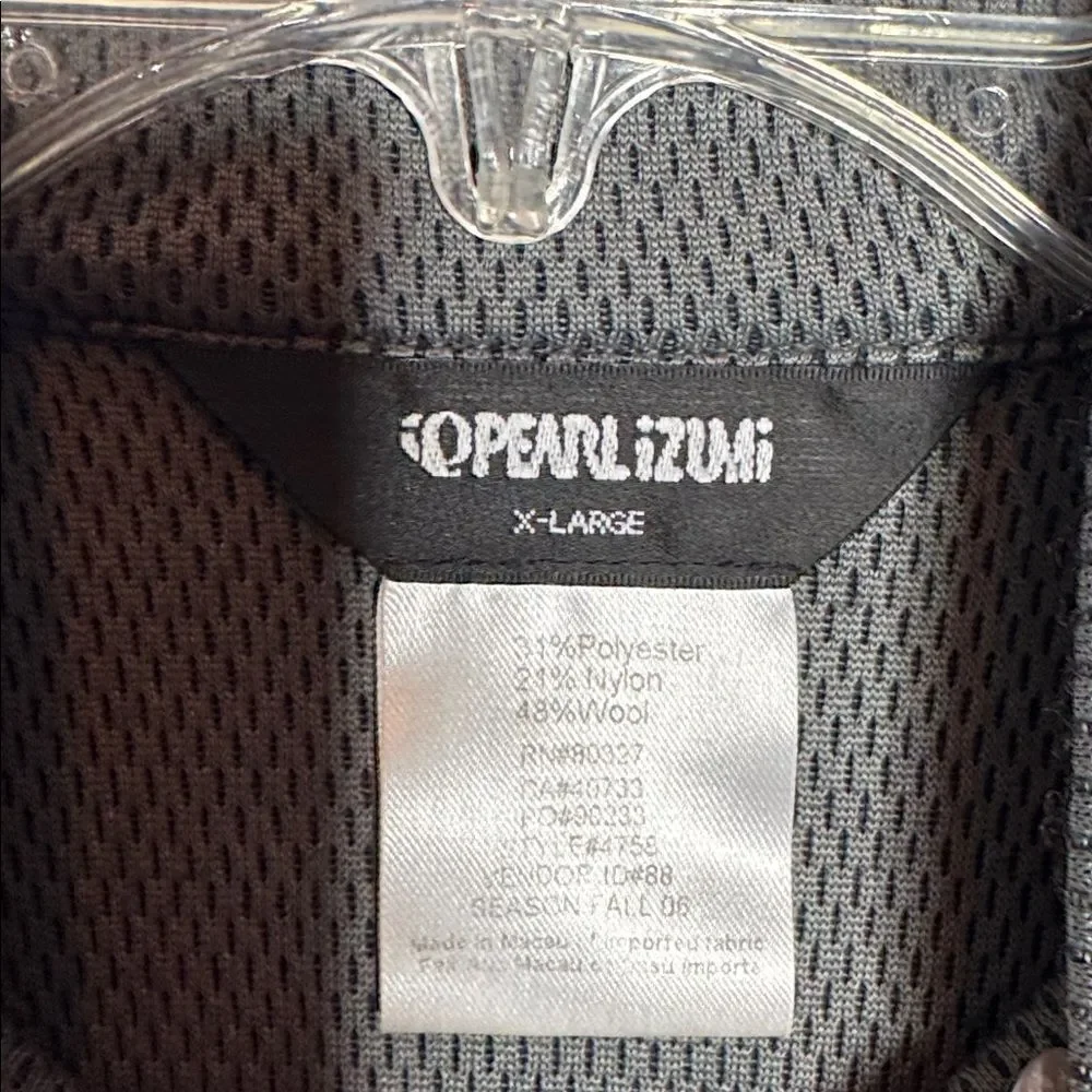Pearl Izumi Men's Dark Gray Wool Blend Quarter Zip Sweater. Size X-Large.